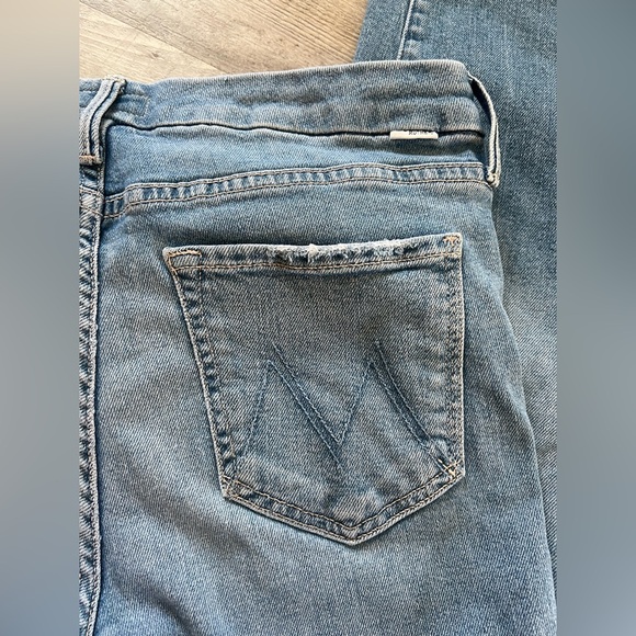 MOTHER Denim The Looker Crop in “We’re All in This Together” - Size 27 - Picture 7 of 10